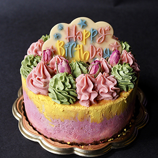カラフルなお誕生ヴィーガンケーキ